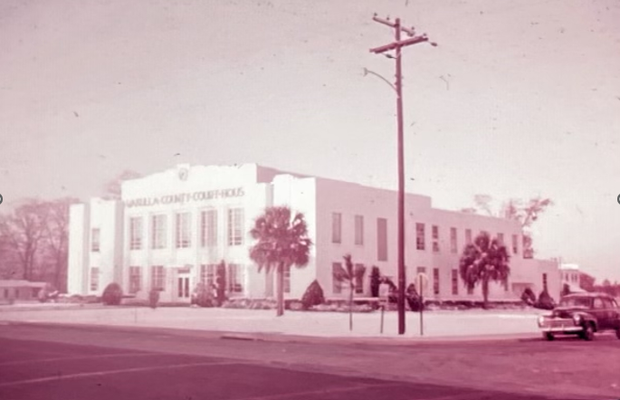 1949 Courthouse with paved road